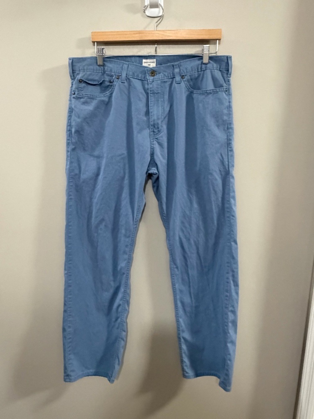 Dockers Men's Straight Fit 5-Pocket Blue Chinos. Size 36x30